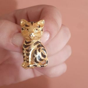 VINTAGE CAT Black Gold Brooch/Pin